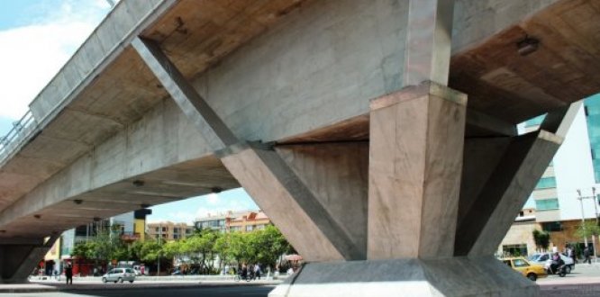 El Instituto de Desarrollo urbano, IDU, informa que iniciaron las actividades de reforzamiento estructural en cinco puentes peatonales de la ciudad. Las intervenciones se realizarán en los siguientes puentes peatonales atiratados: *Calle 174 con Autopista Norte (Portal Norte) *Av. Carrera 68 calle 24 *Av. Calle 24 carrera 69 (calzadas norte y sur) *Av. Calle 24 carrera 68 D Mayores informes: celular 3203832883, correo electrónico consorciozcsocial@gmail.com El Instituto de Desarrollo urbano, IDU, informa que iniciaron las actividades de reforzamiento estructural en cinco puentes peatonales de la ciudad. Las intervenciones se realizarán en los siguientes puentes peatonales atiratados: *Calle 174 con Autopista Norte (Portal Norte) *Av. Carrera 68 calle 24 *Av. Calle 24 carrera 69 (calzadas norte y sur) *Av. Calle 24 carrera 68 D Mayores informes: celular 3203832883, correo electrónico consorciozcsocial@gmail.com
