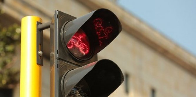Los semáforos Inteligentes mejorarán la seguridad vial de peatones y ci Los semáforos Inteligentes mejorarán la seguridad vial de peatones y ci